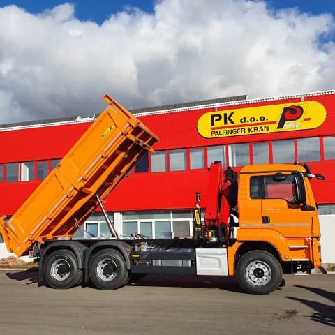 Three-way tippers