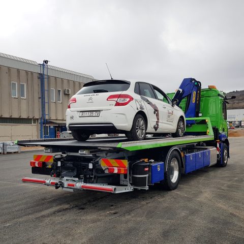 Road assistance vehicle