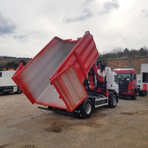 Rear municipal tippers