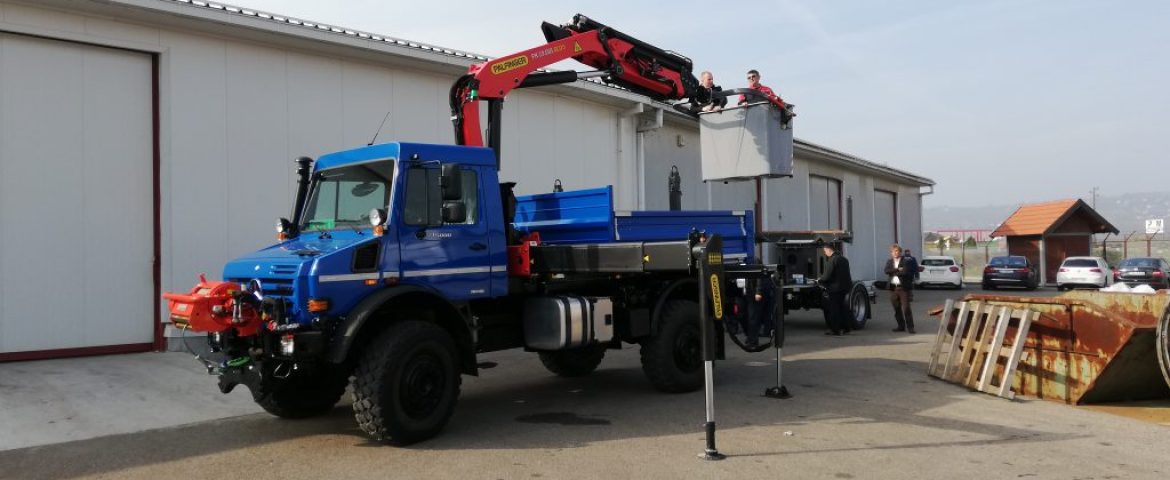 Specijalizovano višenamjensko vozilo Mercedes-Benz Unimog SA PALFINGER OPREMOM za Elektro Doboj