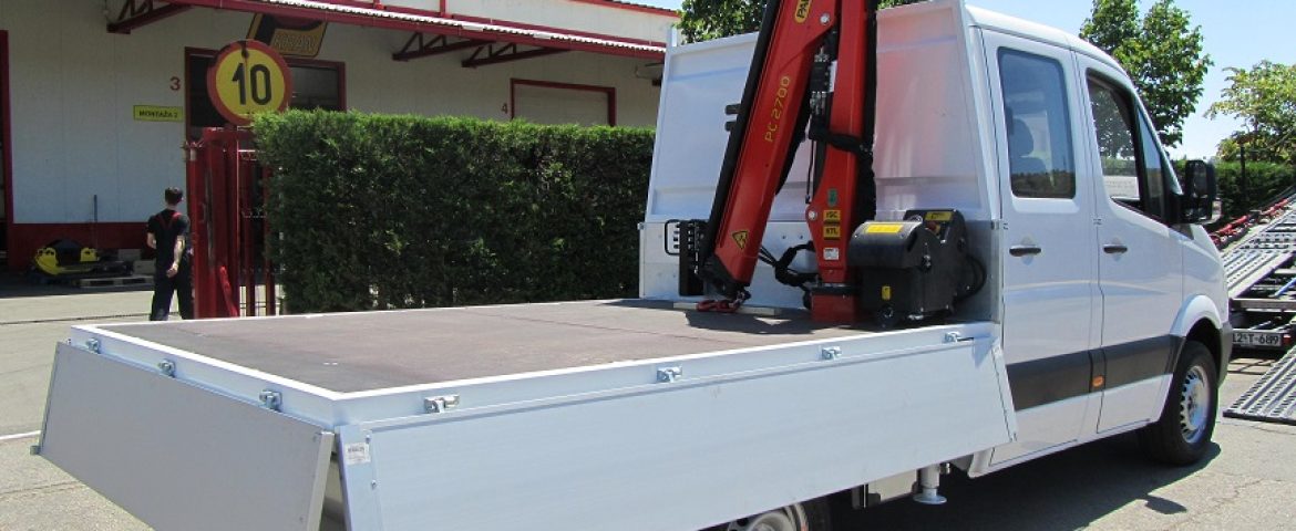 Dva vozila s Palfinger dizalicama isporučena JP Elektroprivredi HZ HB